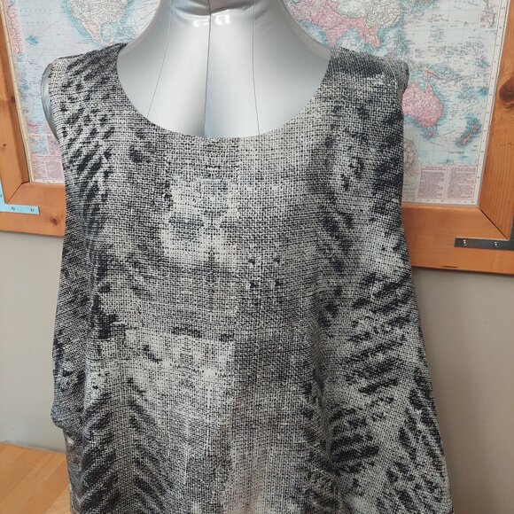 Worthington Plus Size Black and Grey Symmetrical Sleeveless Top Women's 2X - Picture 2 of 10